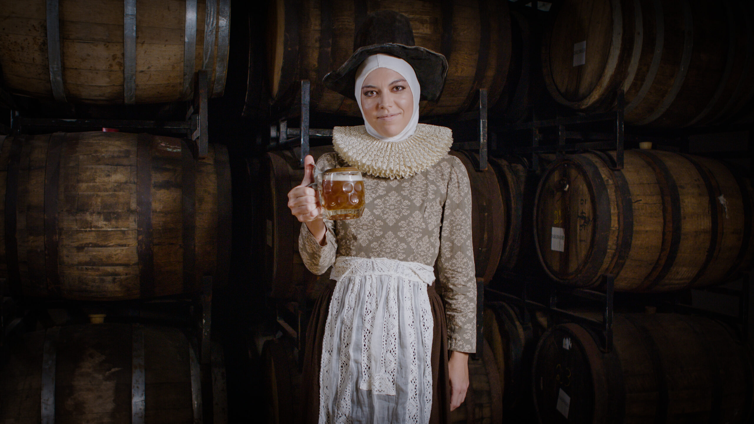 Laíza Dantas caracterizada de "Ale Wife"